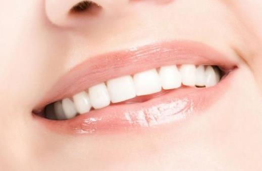 造成牙齿缺陷的原因有哪些（牙齿容易缺损是什么原因）